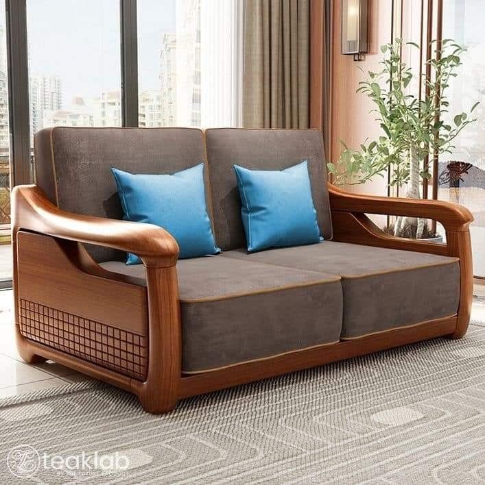 Royal-style chesterfield sofa set crafted for a Greater Noida living room